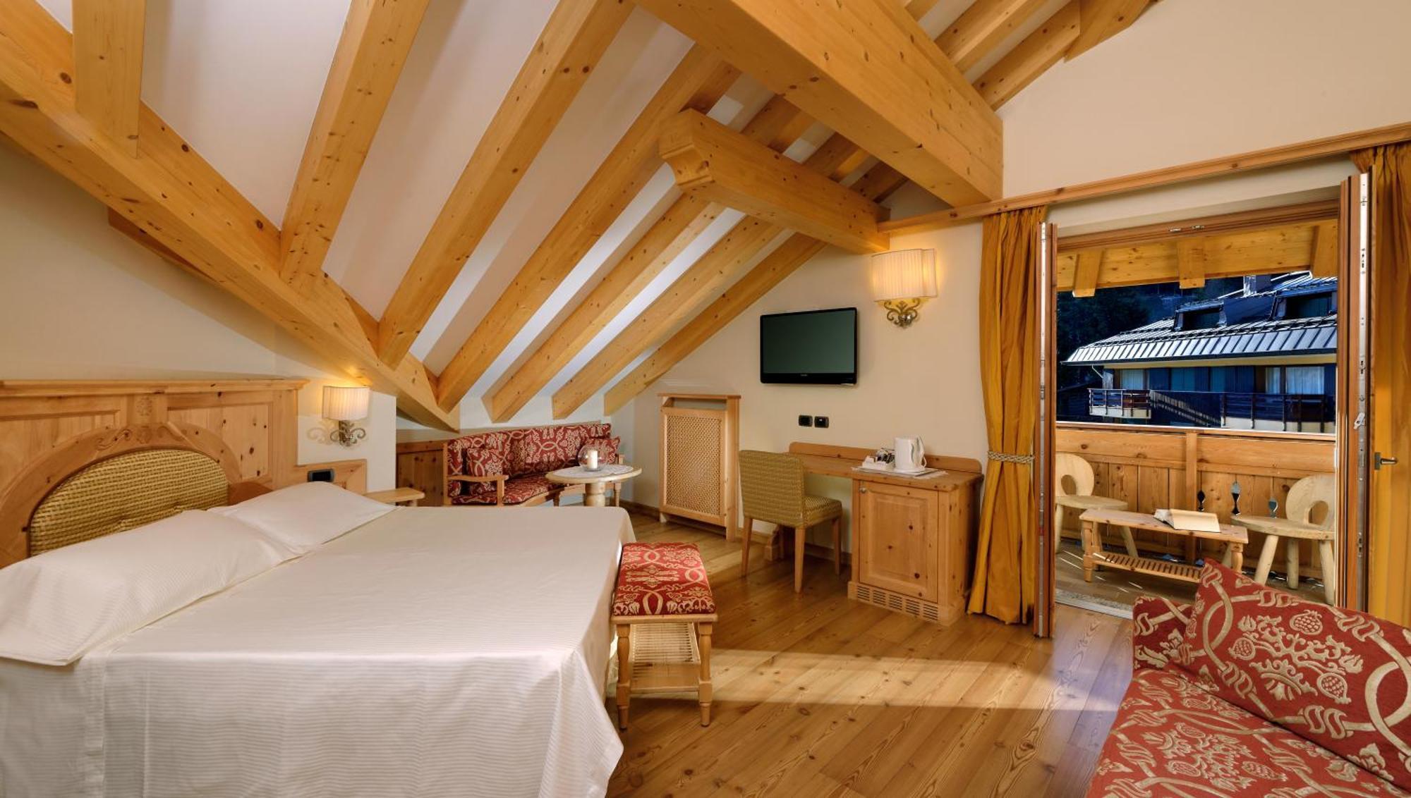 Junior Suite Balcony Attic,829813250:JPEG